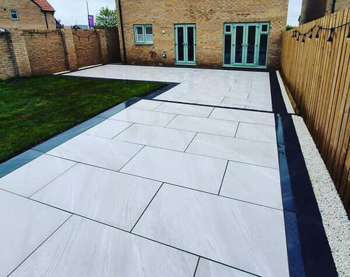 Crisp white crossover effect outdoor porcelain paving tiles 900x600mm on modern patio