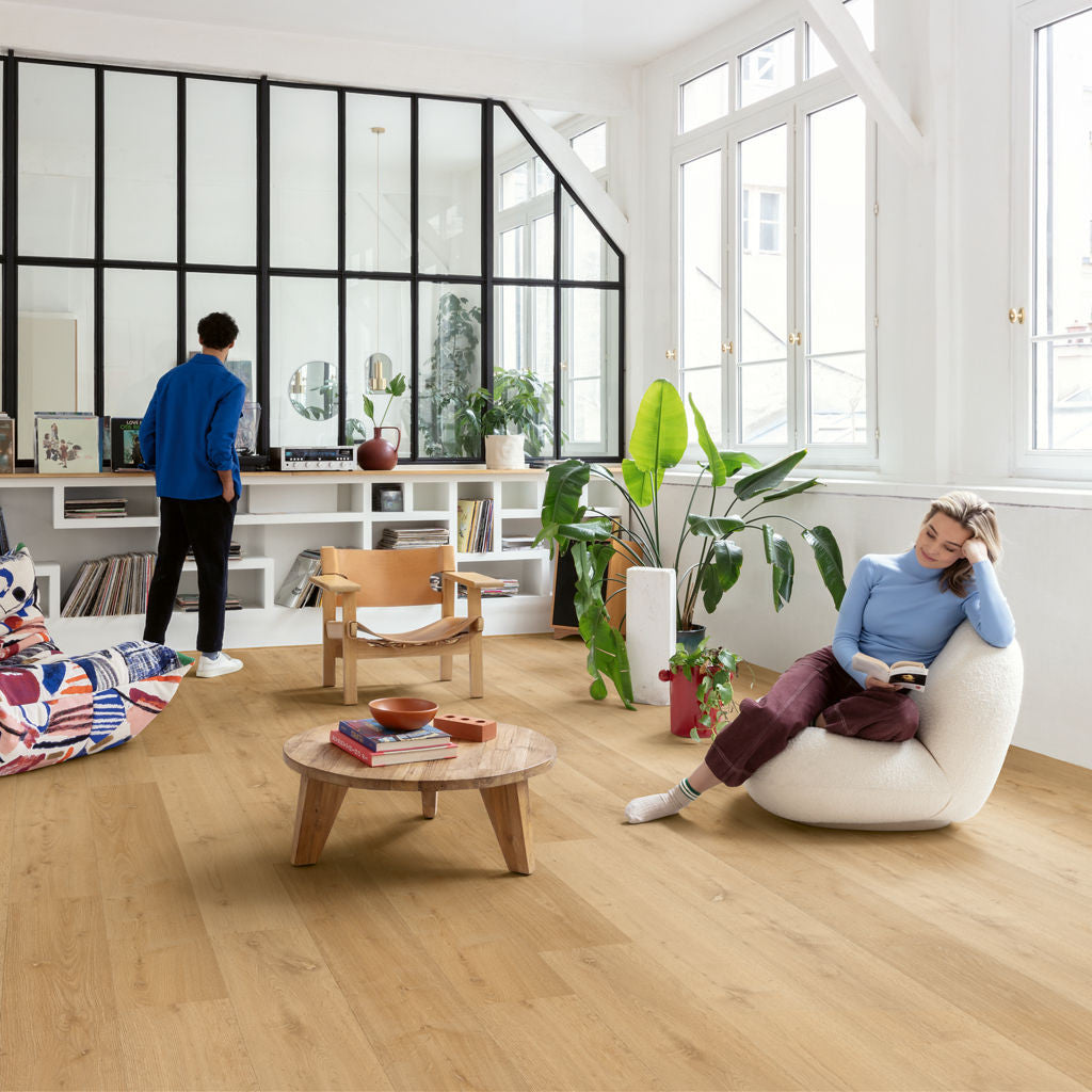 Quick-Step Alpha Bloom – Elegant Oak Natural (AVMPU40316) - Premium Alpha Bloom collection featuring oak luxury vinyl tile flooring with waterproof technology and easy click-fit installation