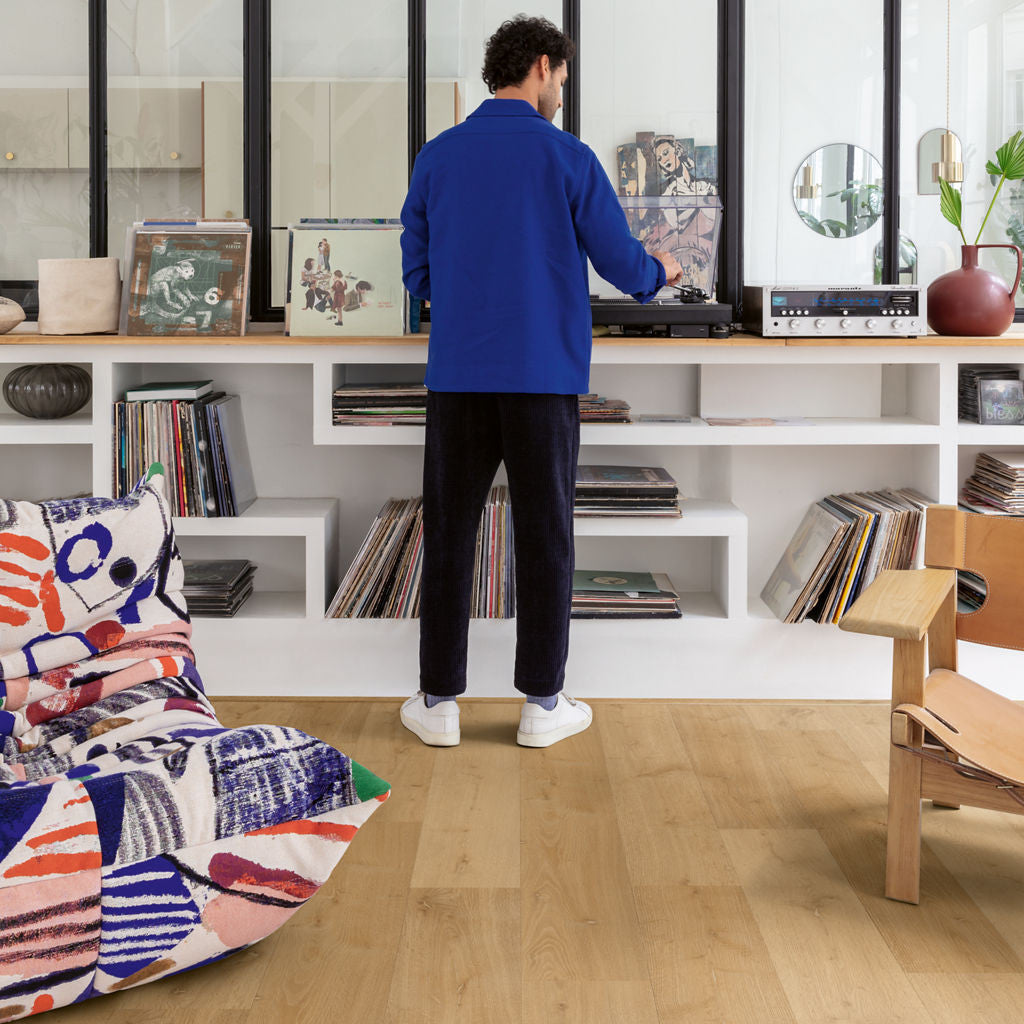 Quick-Step Alpha Bloom – Elegant Oak Natural (AVMPU40316) - Premium Alpha Bloom collection featuring oak luxury vinyl tile flooring with waterproof technology and easy click-fit installation